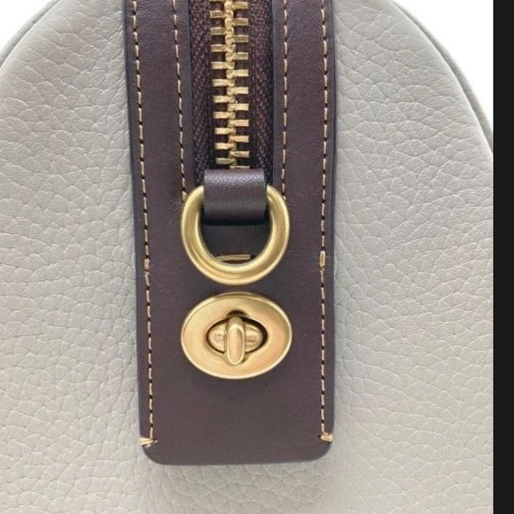 Ruby 25 - Picture 5 of 8